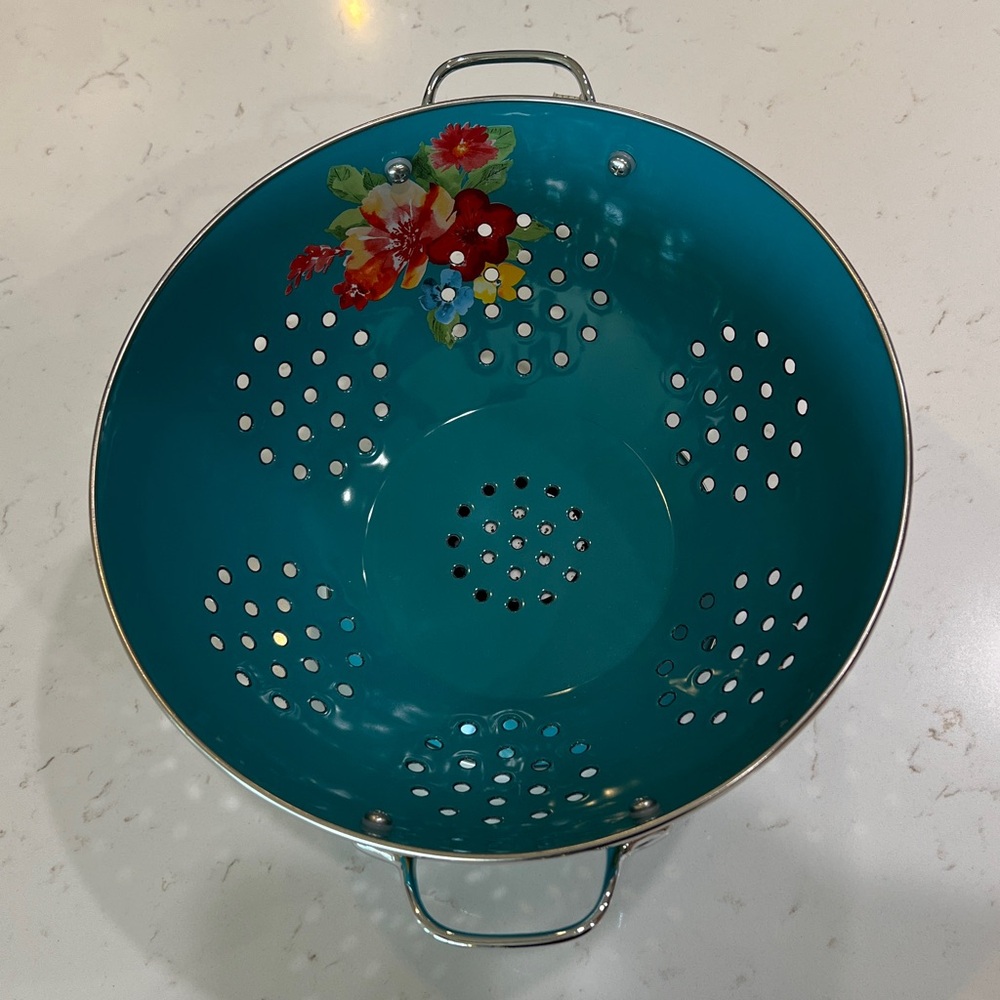 The Pioneer Woman Wildflower Whimsy Teal and Red Floral 5 Quart Colander NWT - Picture 4 of 10